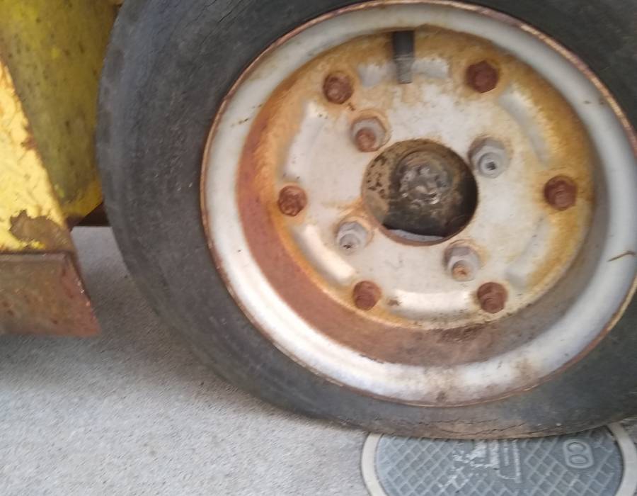 cushman_minute_miser_xxx_7_tire_and_wheel_00_20190410.jpg